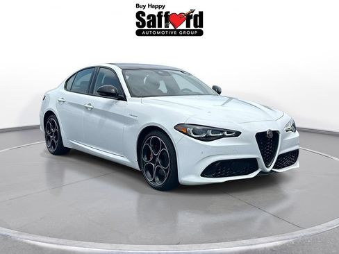 Used 2024 Alfa Romeo Giulia Veloce AWD/4WD image 10