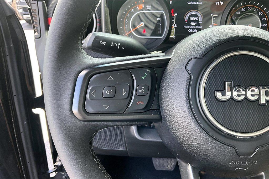 Used 2026 Jeep Wrangler Unlimited Rubicon AWD/4WD image 11