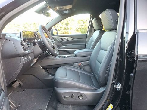 Used 2026 Chevrolet Traverse LT w/ Midnight/Sport Edition FWD image 6