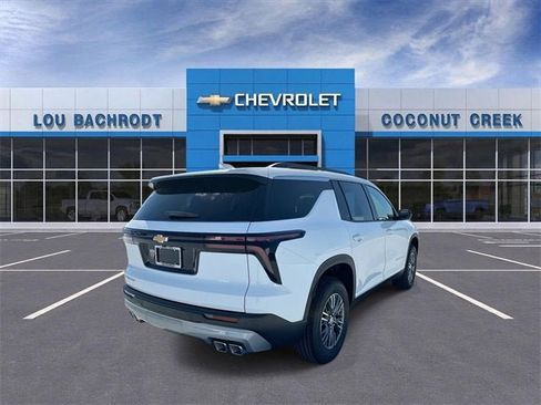 New 2026 Chevrolet Traverse LT image 8