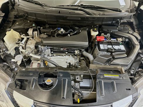 Used 2018 Nissan Rogue S image 33