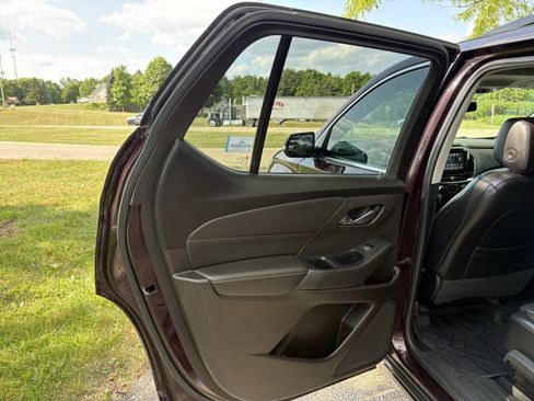 Used 2018 Chevrolet Traverse LT w/ LPO, Floor Liner Package AWD/4WD image 24