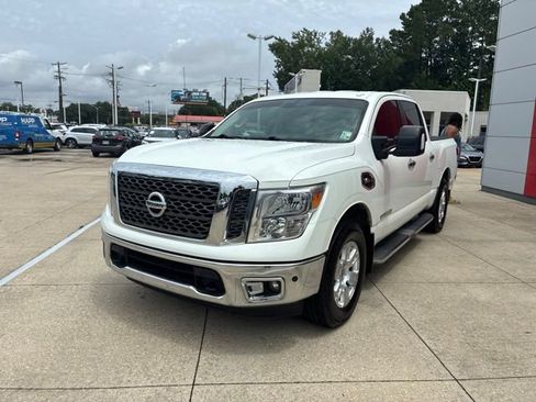 Used 2017 Nissan Titan SV AWD/4WD image 3