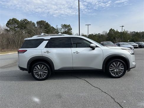 Certified 2025 Nissan Pathfinder SL w/ SL Premium Package image 9