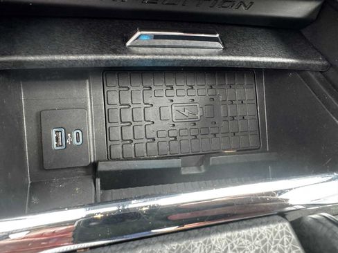 Used 2023 Ford Expedition Max Limited AWD/4WD image 23