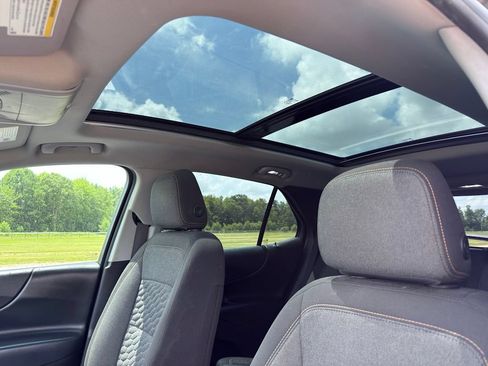 Used 2018 Chevrolet Equinox LT w/ Sun & Infotainment Package FWD image 3