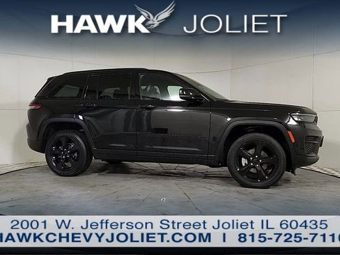 Used 2024 Jeep Grand Cherokee Altitude AWD/4WD image 9
