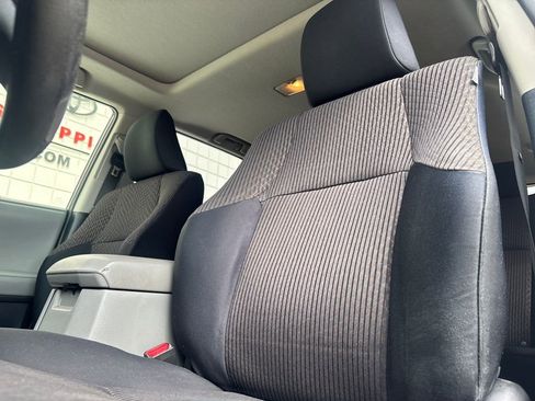 Used 2013 Toyota 4Runner SR5 w/ Convenience Pkg image 9