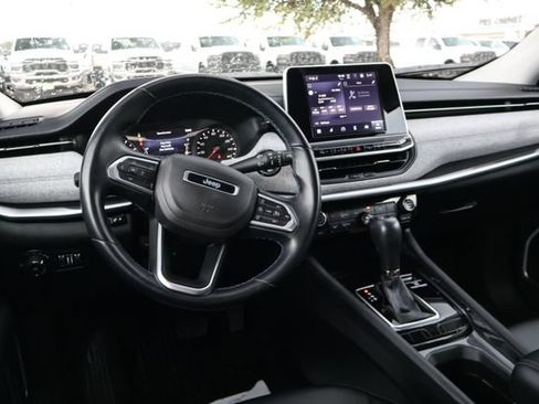 Used 2022 Jeep Compass Latitude w/ Convenience Group FWD image 10