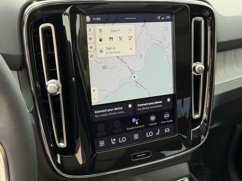 New 2026 Volvo XC40 B5 Core w/ Climate Package image 21