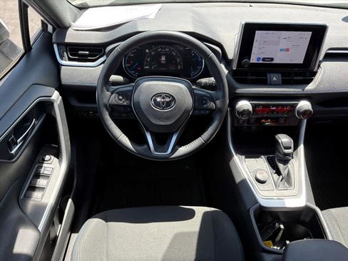 Used 2023 Toyota RAV4 SE w/ Convenience Package AWD/4WD image 4