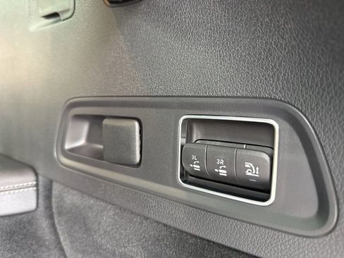 Certified 2025 Mercedes-Benz GLS 450 4MATIC image 24