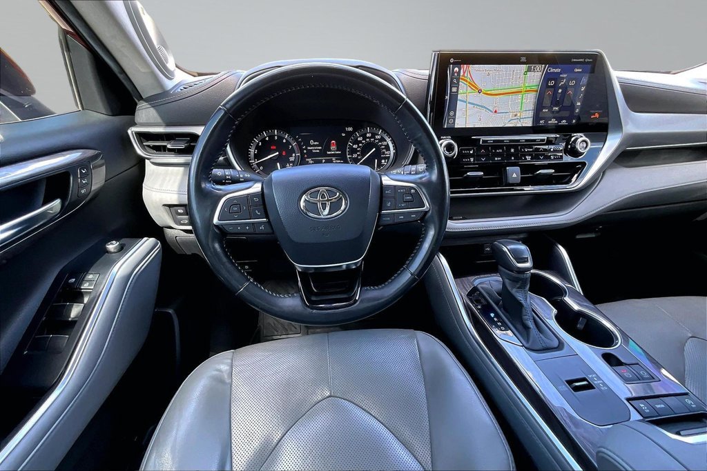 Used 2020 Toyota Highlander Platinum FWD image 5