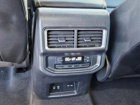 Used 2025 Volkswagen Atlas SE image 17