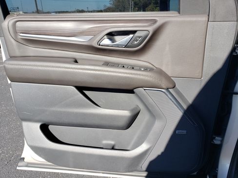 Used 2021 GMC Yukon Denali w/ Denali Premium Package image 12