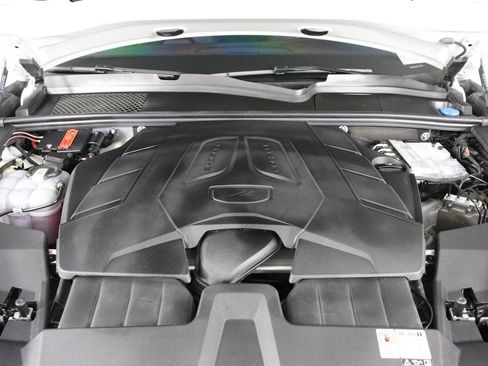 Certified 2024 Porsche Cayenne AWD/4WD image 25