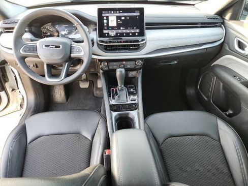 Used 2024 Jeep Compass Latitude image 24