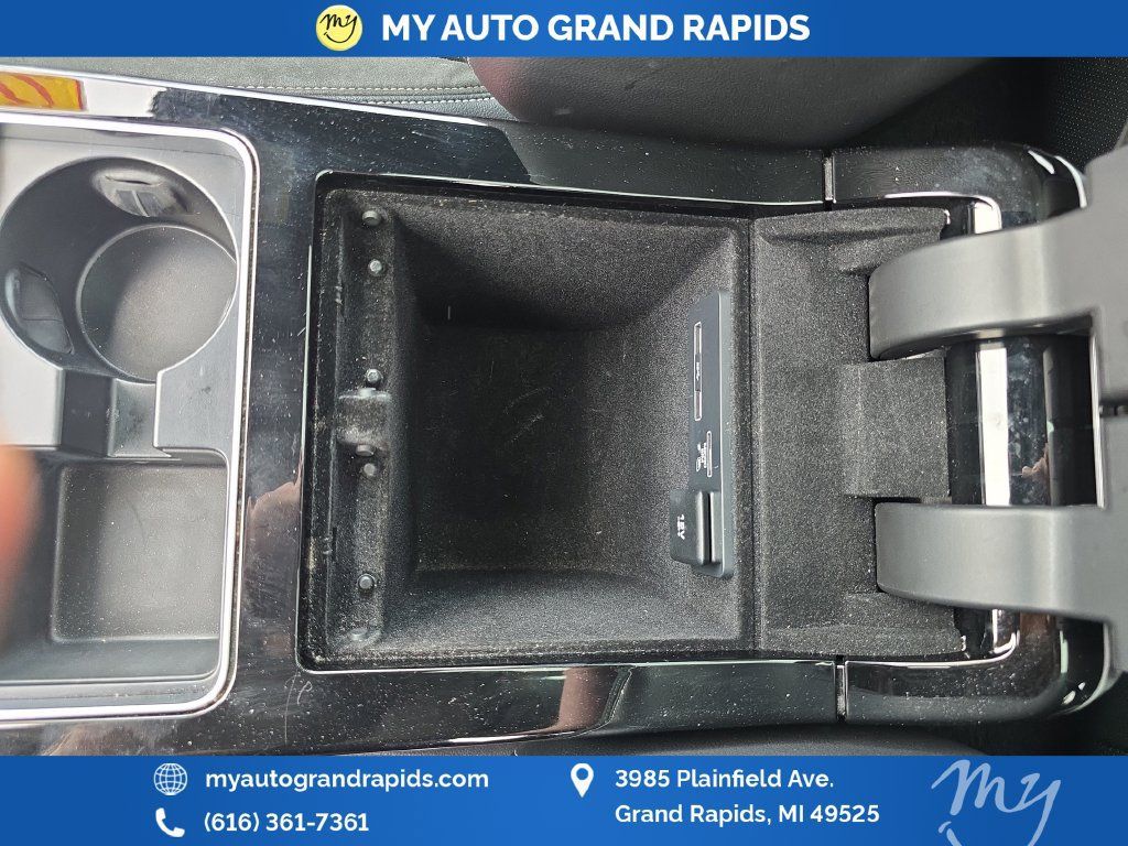 Used 2019 Land Rover Range Rover Velar R-Dynamic SE AWD/4WD image 30