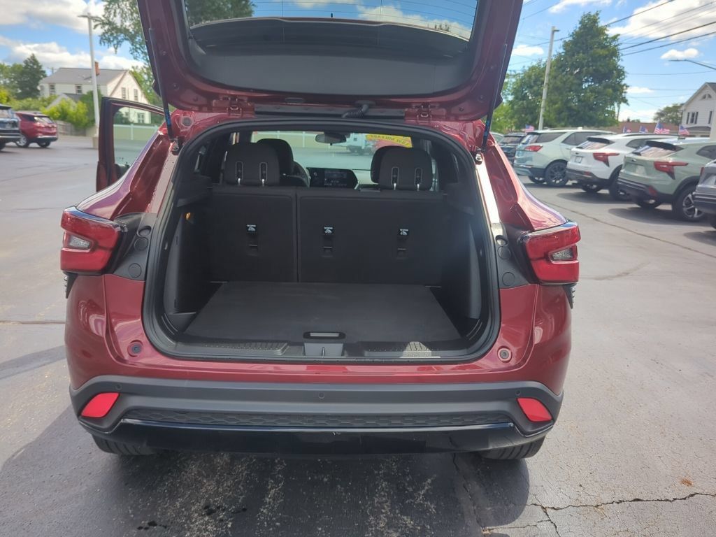 Certified 2024 Chevrolet Trax RS w/ Driver Confidence Package FWD image 18