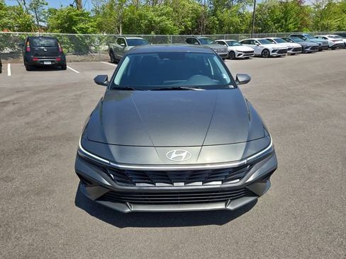 New 2026 Hyundai Elantra SE FWD image 3