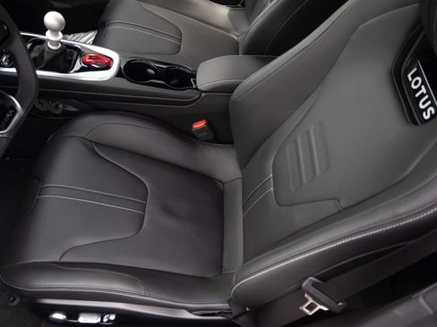 Used 2025 Lotus Emira RWD image 7
