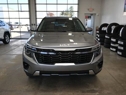 Used 2024 Kia Seltos EX AWD/4WD image 2