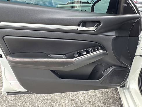 Used 2024 Nissan Altima 2.5 SR FWD image 32