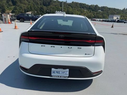 Certified 2024 Toyota Prius LE AWD/4WD image 7