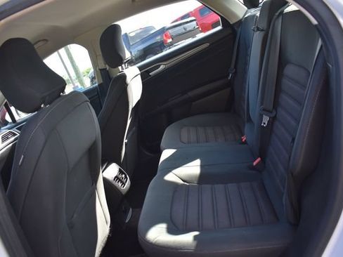 Used 2017 Ford Fusion SE FWD image 17