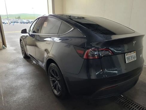 Used 2025 Tesla Model Y Long Range AWD/4WD image 4