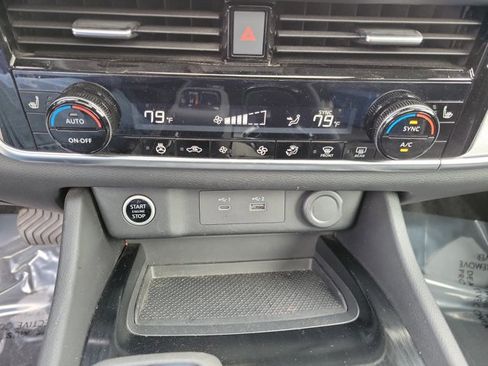 Used 2022 Nissan Rogue SV w/ SV Premium Package image 33