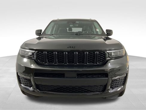 Used 2023 Jeep Grand Cherokee L Limited w/ Black Appearance Package AWD/4WD image 3