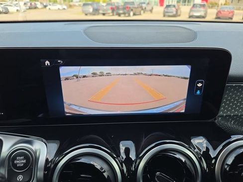 Used 2025 Mercedes-Benz GLB 250 image 9