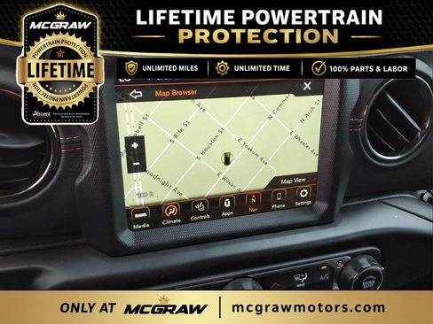 Used 2022 Jeep Wrangler Unlimited Sahara AWD/4WD image 18