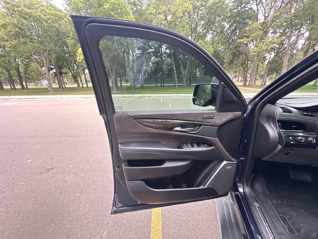 Certified 2019 Cadillac Escalade Platinum AWD/4WD image 23