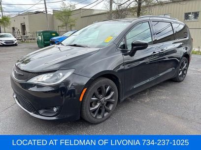 Used 2018 Chrysler Pacifica Touring-L w/ Premium Audio Group