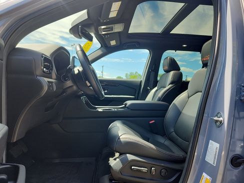 Used 2025 Honda Pilot TrailSport image 13