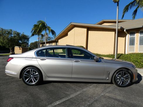 Used 2020 BMW 750i xDrive w/ Executive Package image 7