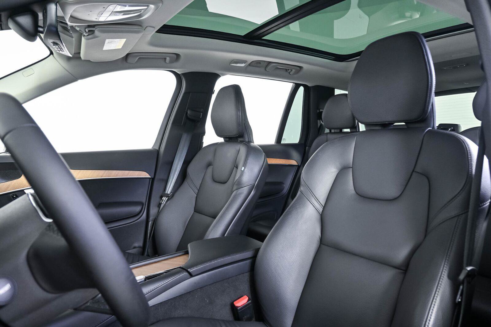 Used 2024 Volvo XC90 B5 Plus w/ Protection Package Premier AWD/4WD image 5