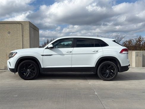 Used 2023 Volkswagen Atlas Cross Sport SE w/ Panoramic Sunroof Package image 9
