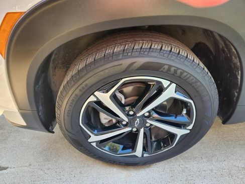 Used 2023 Chevrolet TrailBlazer RS w/ Convenience Package FWD image 9