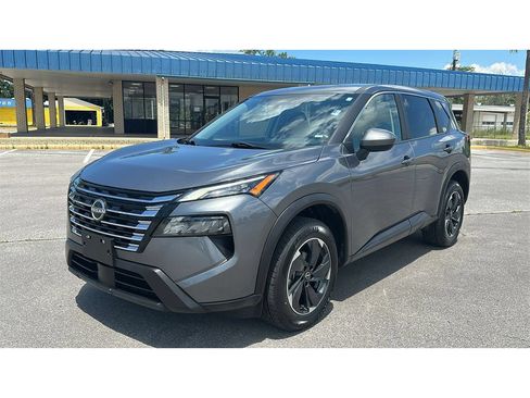 Used 2024 Nissan Rogue SV AWD/4WD image 2