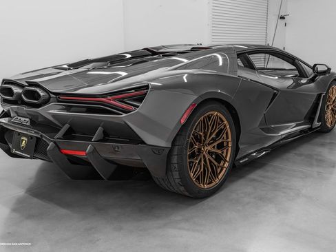 Used 2026 Lamborghini Revuelto AWD/4WD image 21