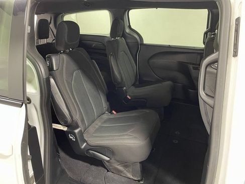 Used 2019 Chrysler Pacifica Touring Plus w/ S Appearance Package FWD image 22