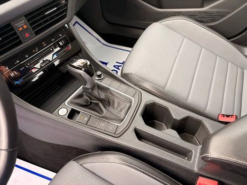 Used 2025 Volkswagen Jetta SE image 23