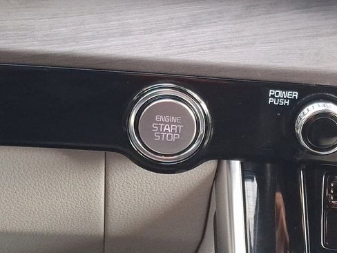 Certified 2023 Kia Carnival EX image 25