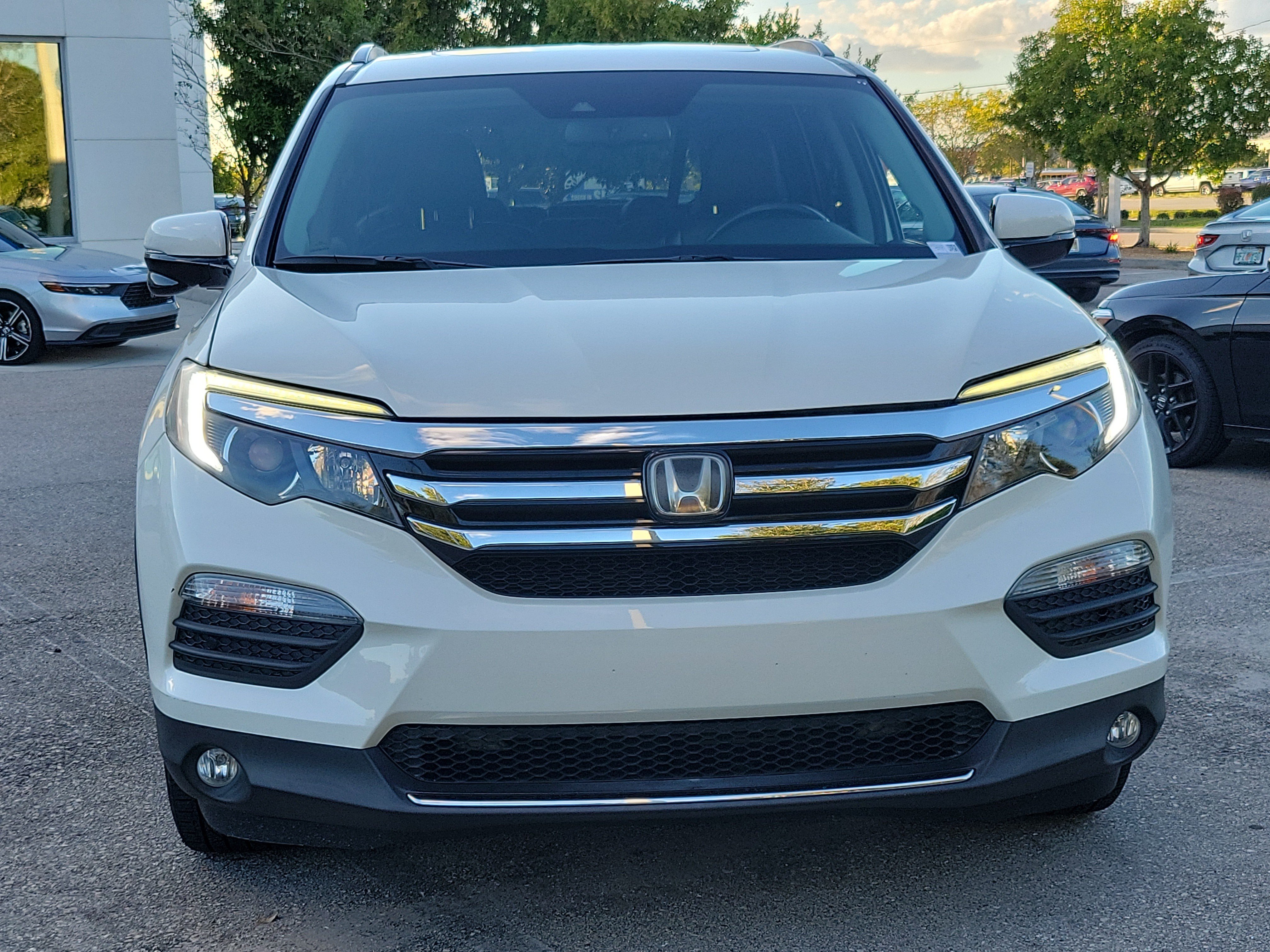 Used 2018 Honda Pilot Touring image 2