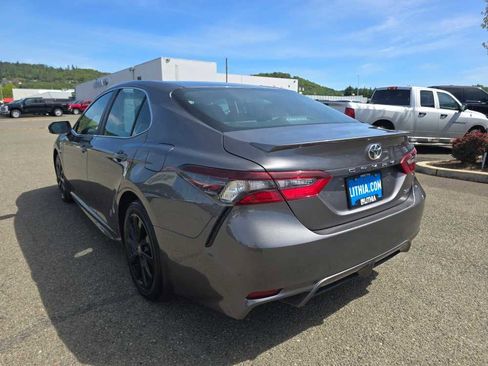 Used 2023 Toyota Camry SE FWD image 3