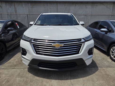 Used 2022 Chevrolet Traverse Premier FWD image 2