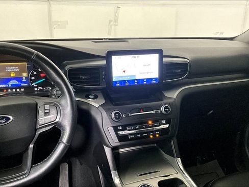 Used 2020 Ford Explorer XLT w/ Equipment Group 202A image 6